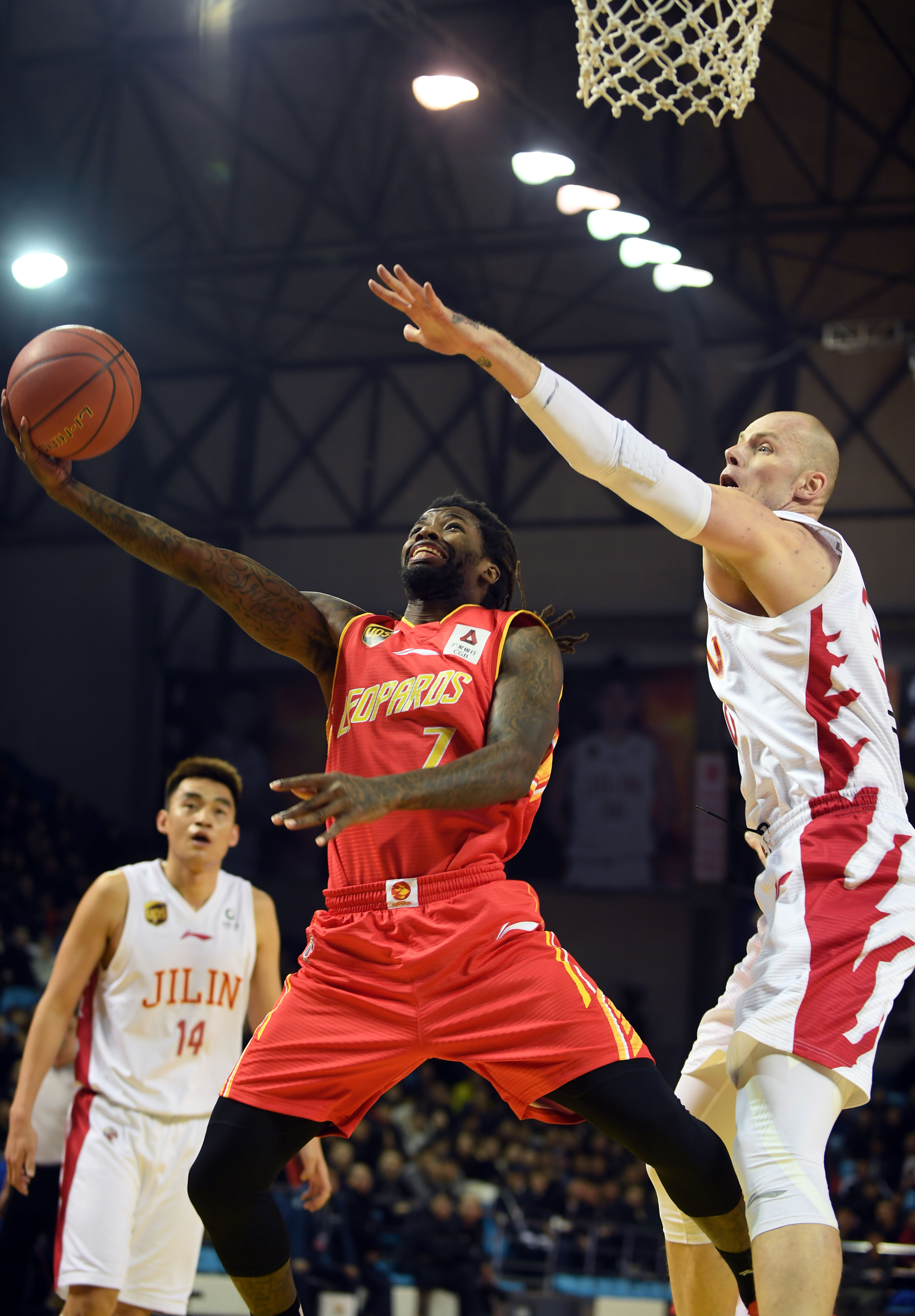 包含深圳马可波罗队五连败，再度陷入低谷的词条